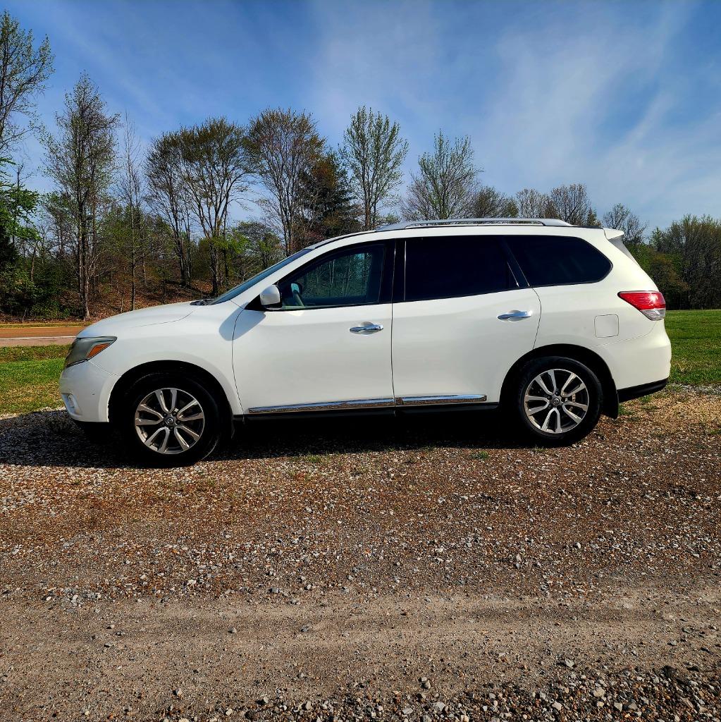 2014 Nissan Pathfinder SL 2WD's photo
